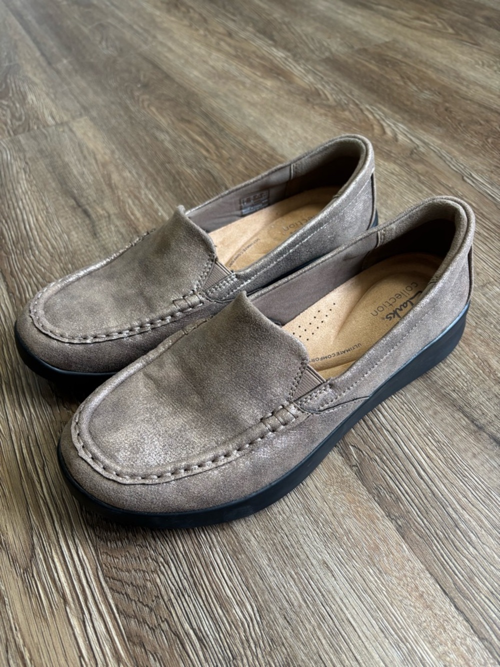 Clarks Ellowyn Lux Women’s Slip-Ons Loafers Shoes Bronze Metallic Size 10W